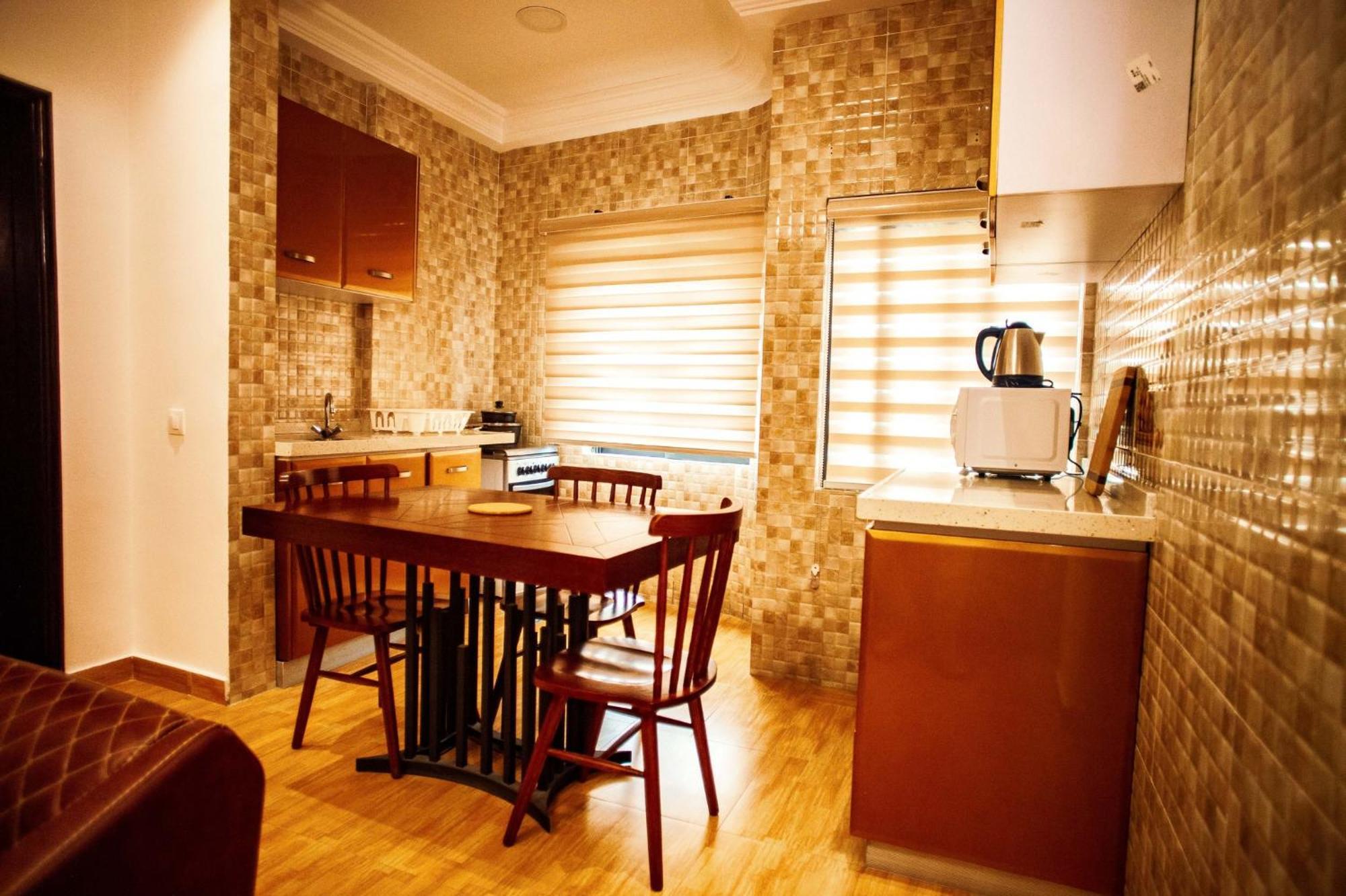Les Ombrelles Appart'Hotel Котону Экстерьер фото